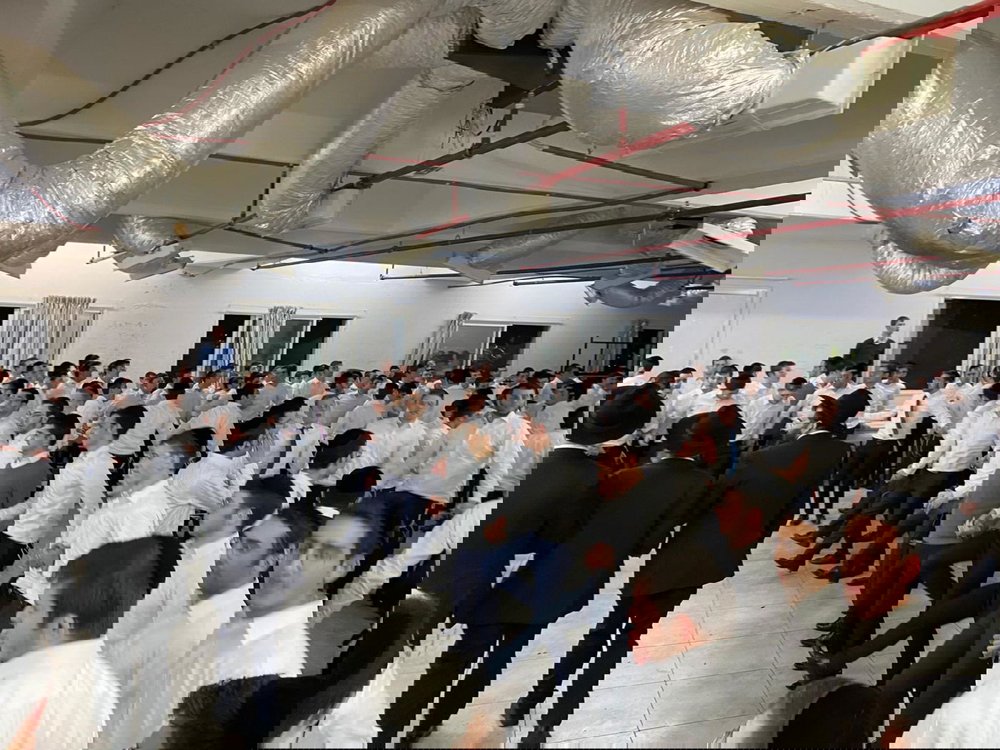 ישיבת 'וולפסון', ערכה מסיבת חנוכה • תיעוד נרחב