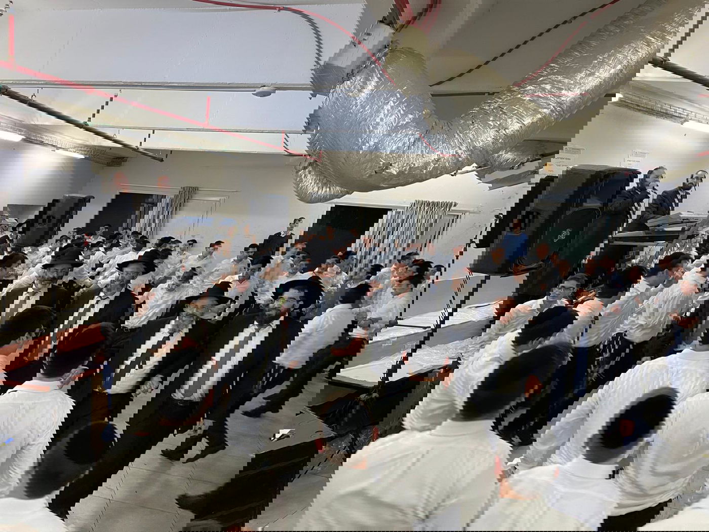 ישיבת 'וולפסון', ערכה מסיבת חנוכה • תיעוד נרחב