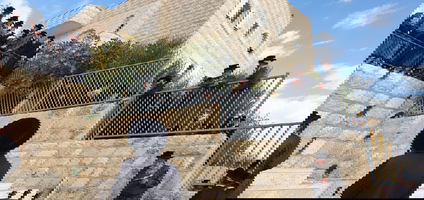 עם רימוני הלם: כוחות משטרה ניסו לפזר את התקהלות החסידים בהילולא