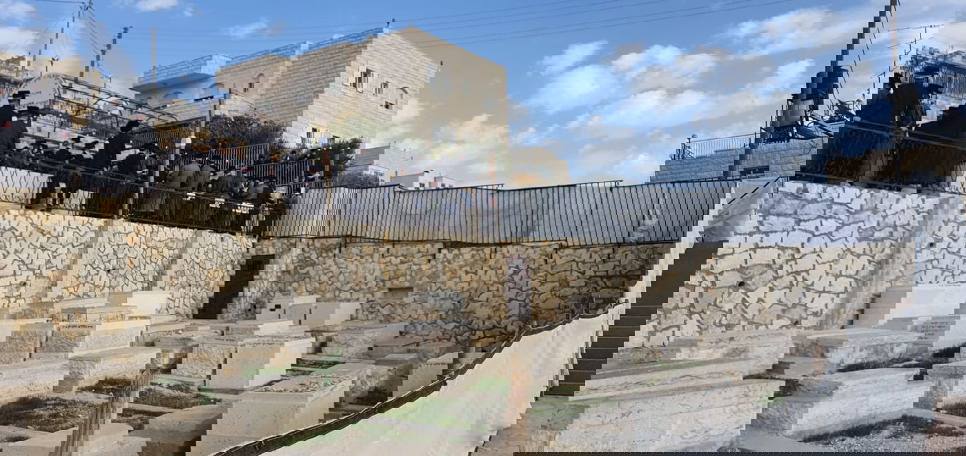 עם רימוני הלם: כוחות משטרה ניסו לפזר את התקהלות החסידים בהילולא