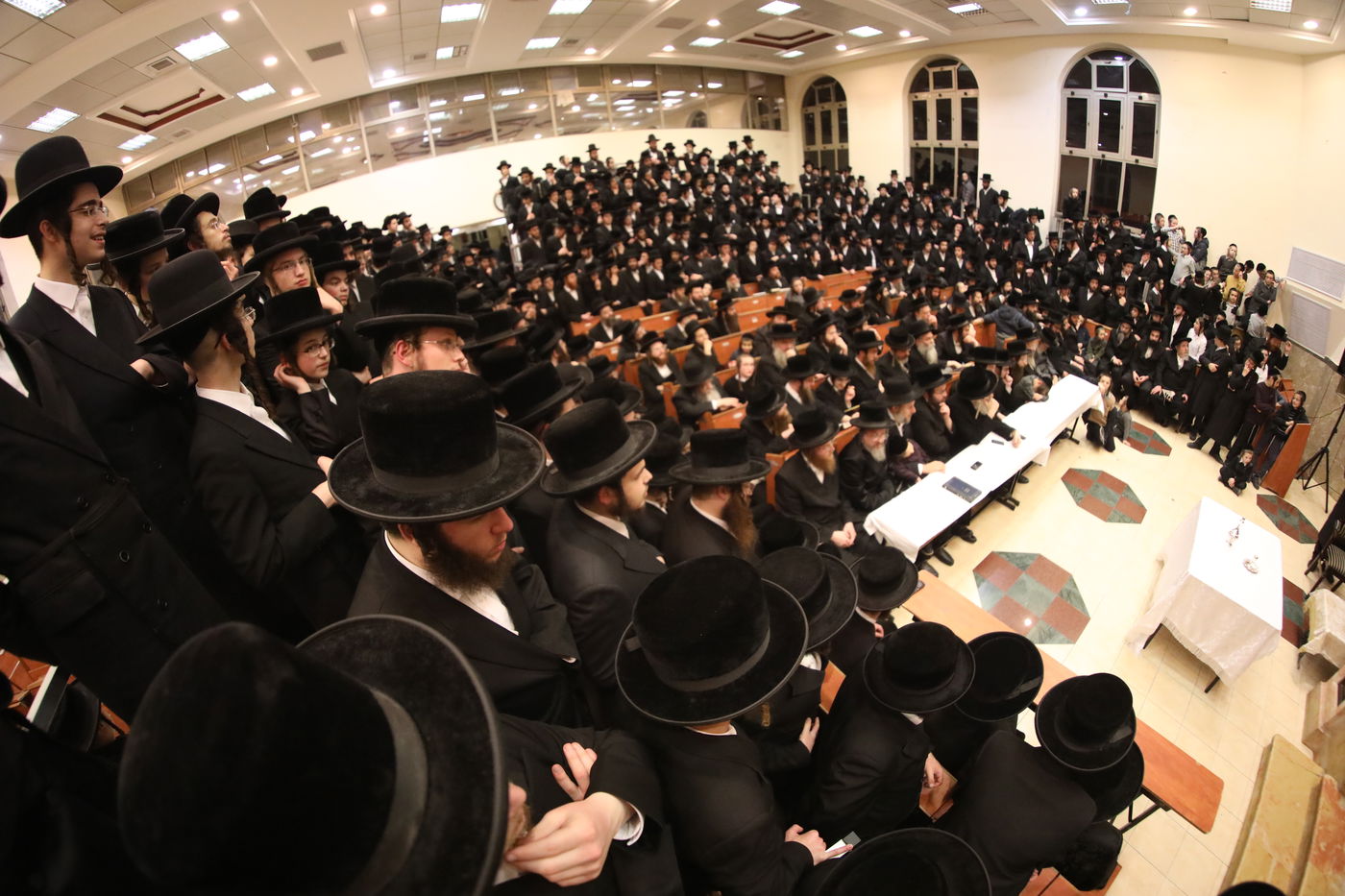 מאות הגיעו לצפות באדמו"ר החדש מסקולען שעלה מארה"ב