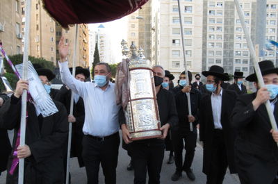 בשמחת הכנסת ספר התורה