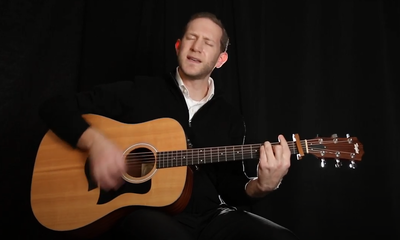 דוד לעווי בביצוע אנפלאגד: "A Million Dreams"