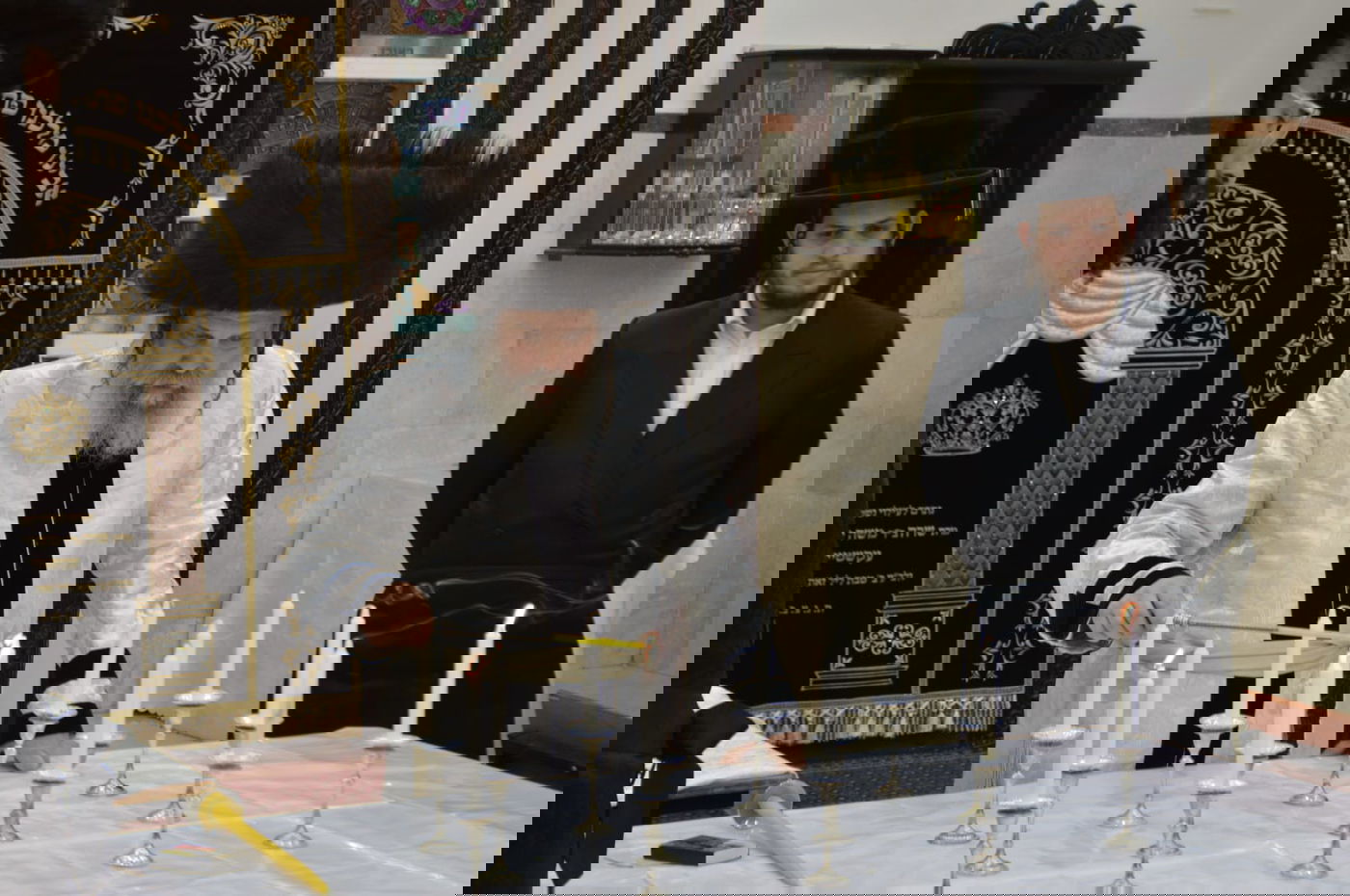 האדמו"ר מנדבורנה -ביתר הדליק נרות חנוכה