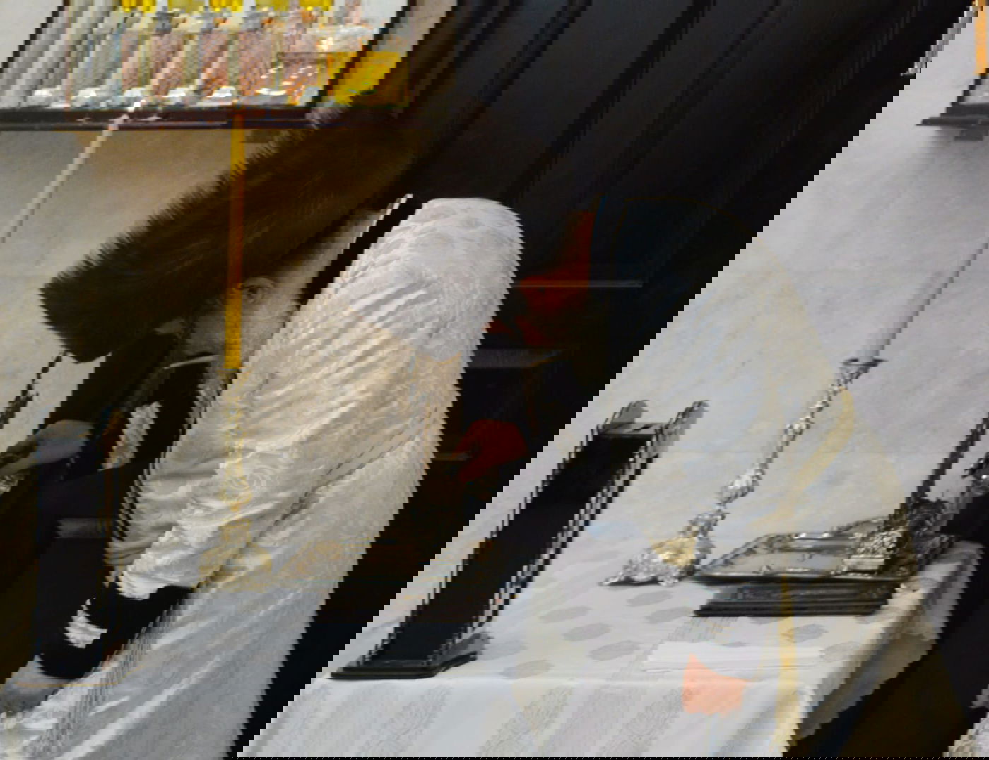 האדמו"ר מנדבורנה -ביתר הדליק נרות חנוכה