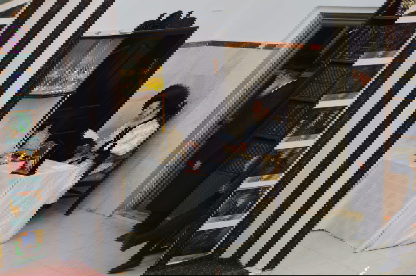 האדמו"ר מנדבורנה -ביתר הדליק נרות חנוכה