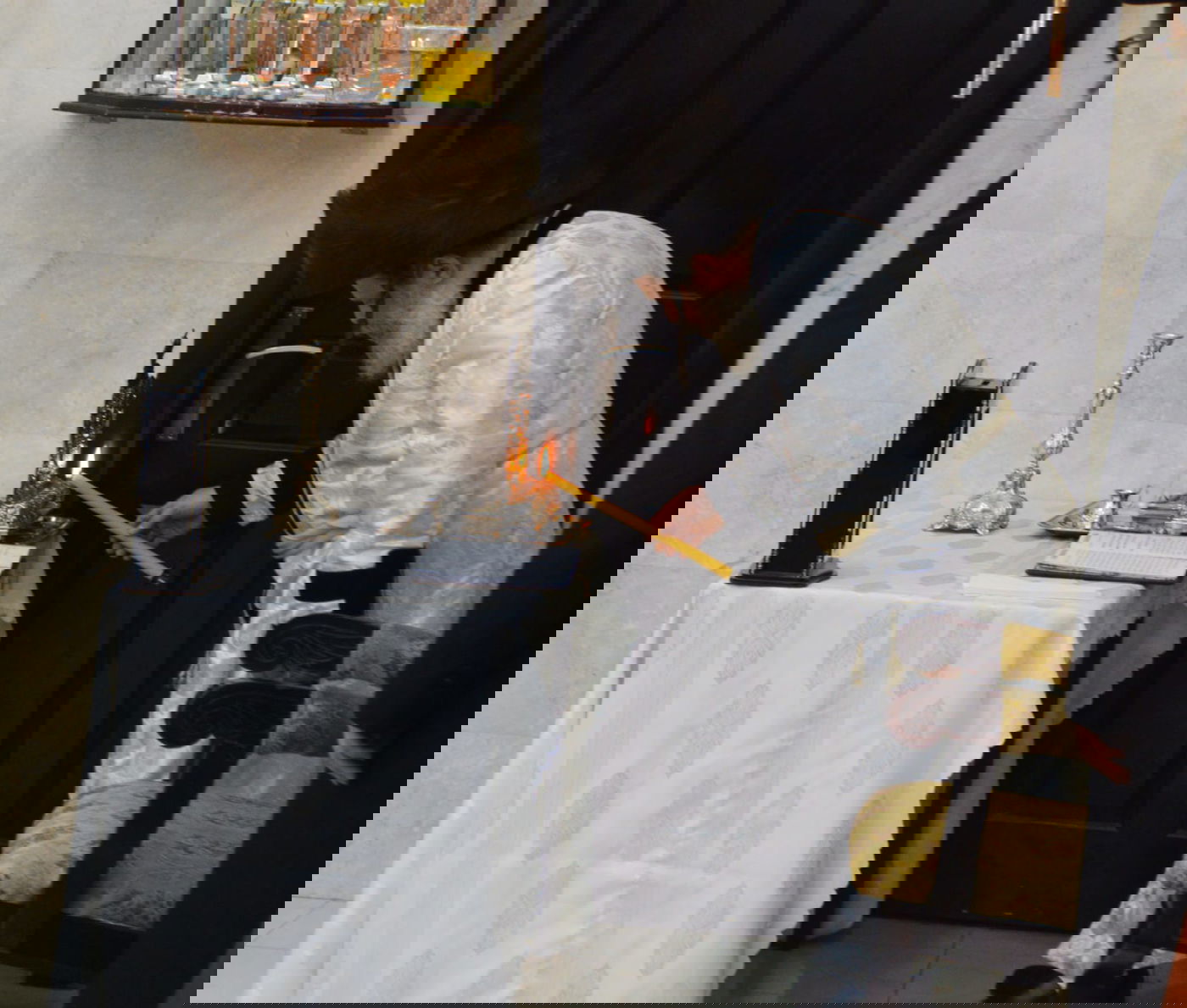 האדמו"ר מנדבורנה -ביתר הדליק נרות חנוכה