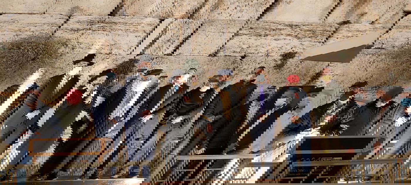 תיעוד: משלחת מבחריין הדליקה נרות בכותל