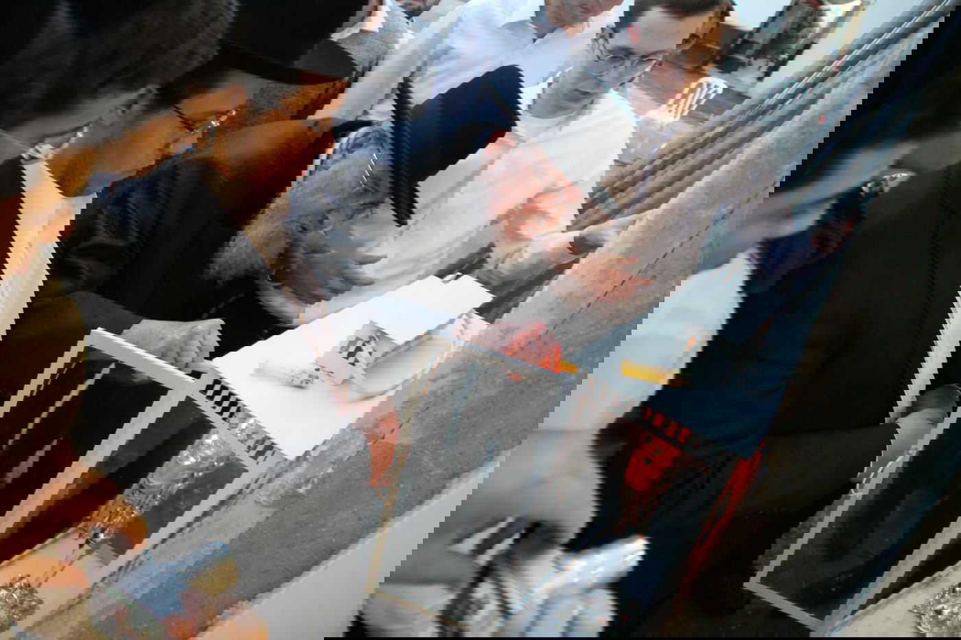 הגרב"מ אזרחי הדליק נרות והשתתף במסיבת חנוכה