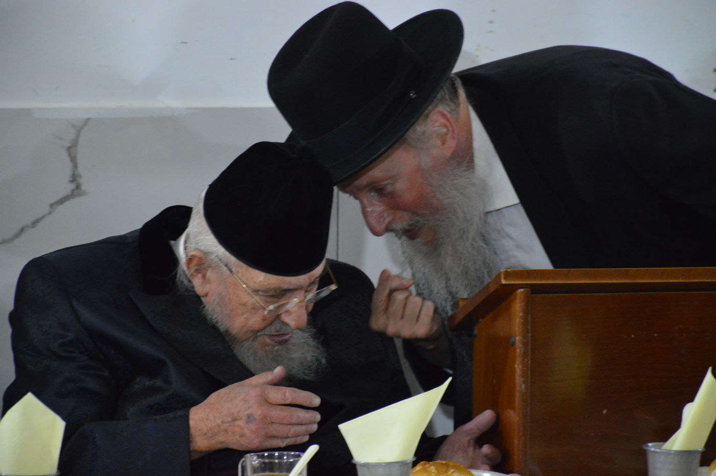 הגרב"מ אזרחי הדליק נרות והשתתף במסיבת חנוכה