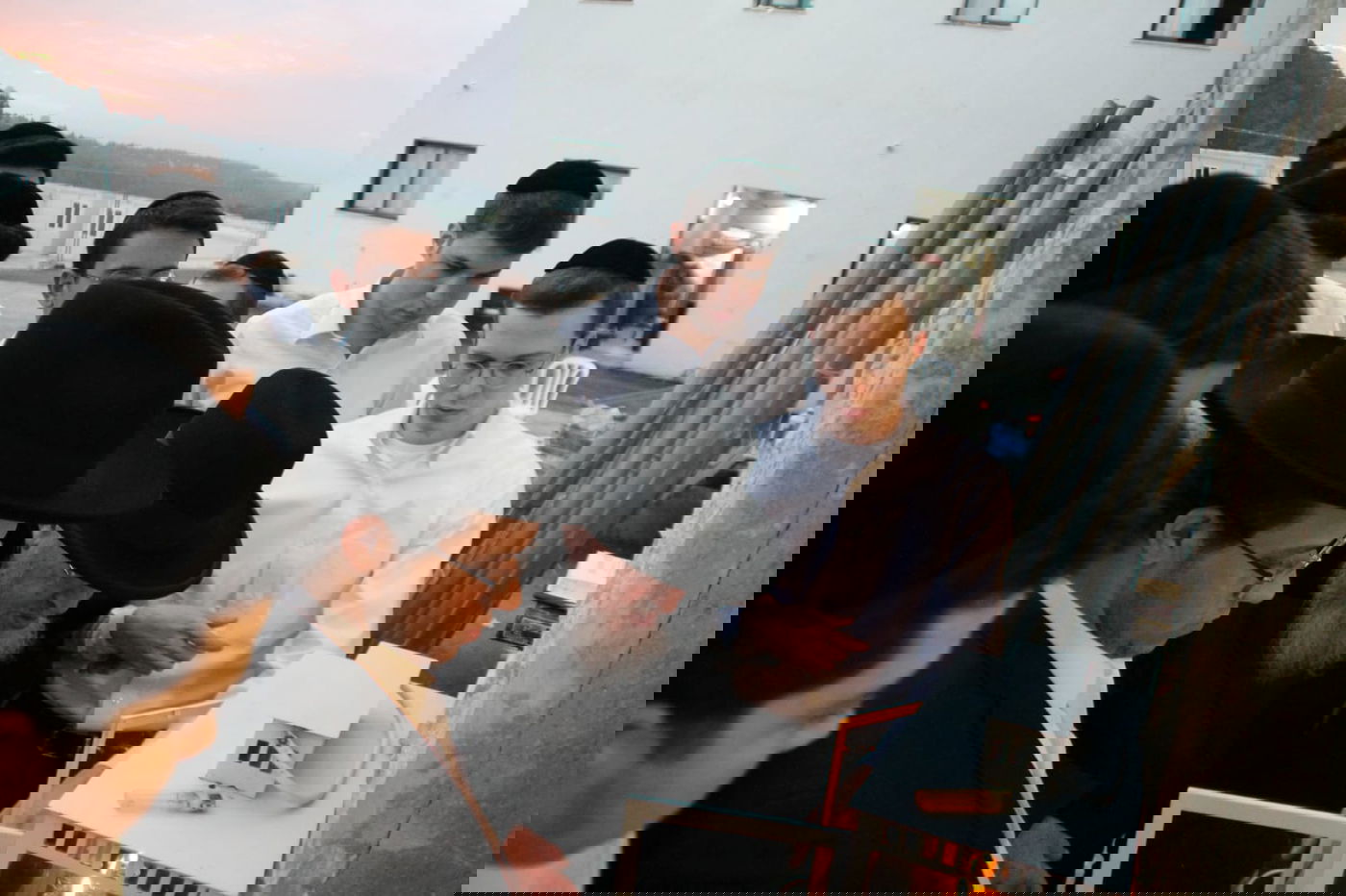 הגרב"מ אזרחי הדליק נרות והשתתף במסיבת חנוכה