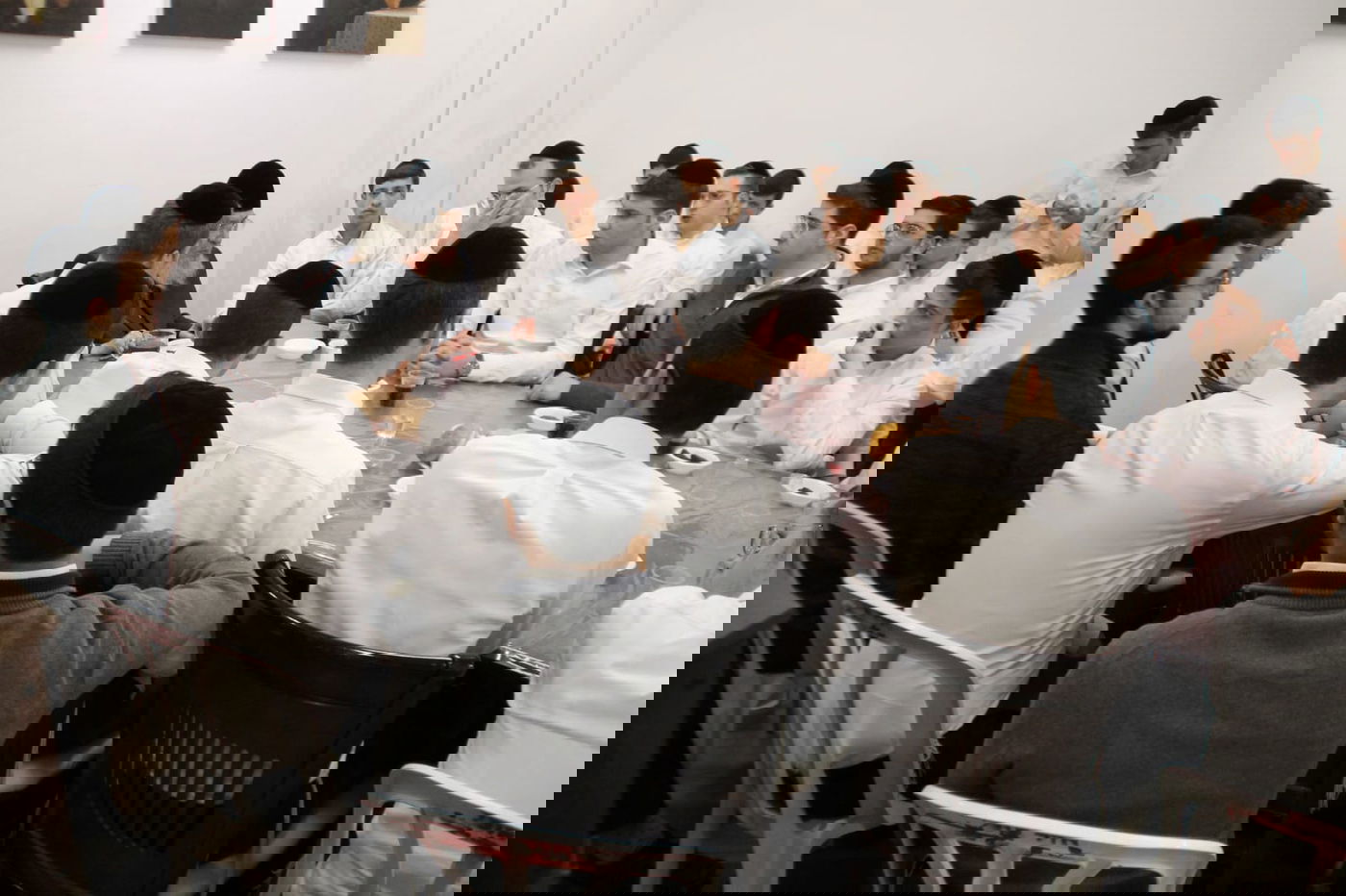 הגרב"מ אזרחי הדליק נרות והשתתף במסיבת חנוכה