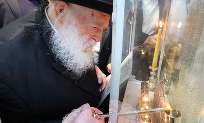 מרן הגר"ח קנייבסקי בהדלקת הנרות