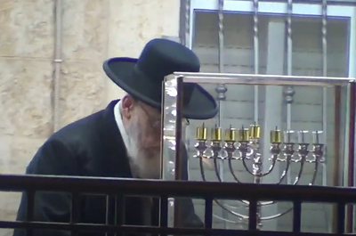 תיעוד מיוחד: נשיא המועצת בהדלקה ותפילה