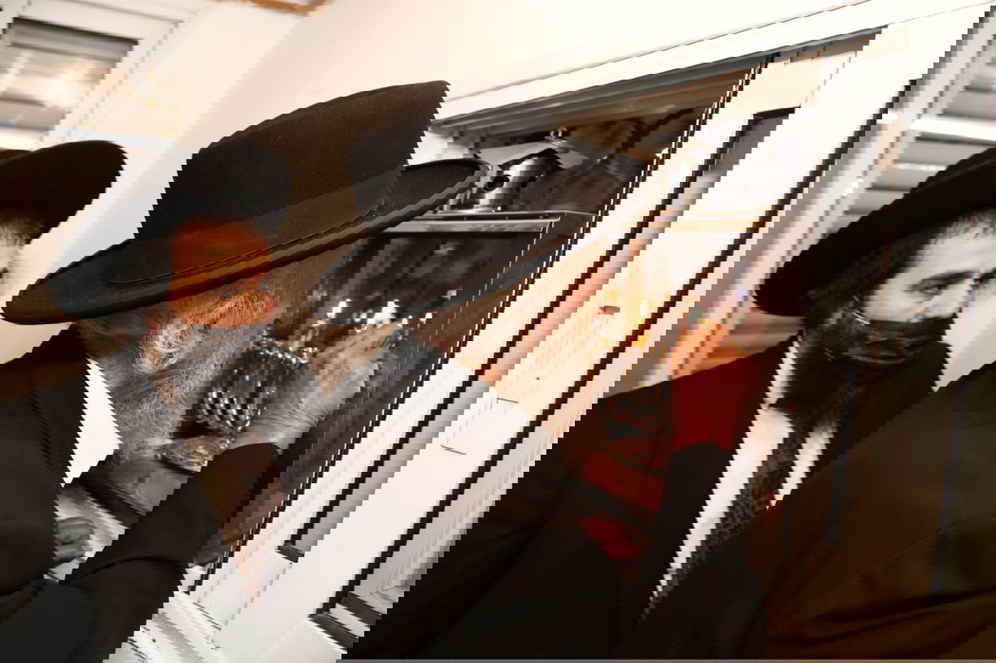 חבר המועצת הגר"ש בעדני הדליק נרות והעתיר בתפילה • תיעוד