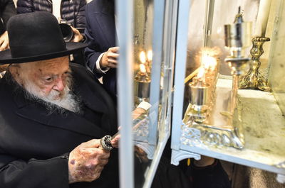 תיעוד: מרן הגר"ח קנייבסקי בהדלקת הנרות