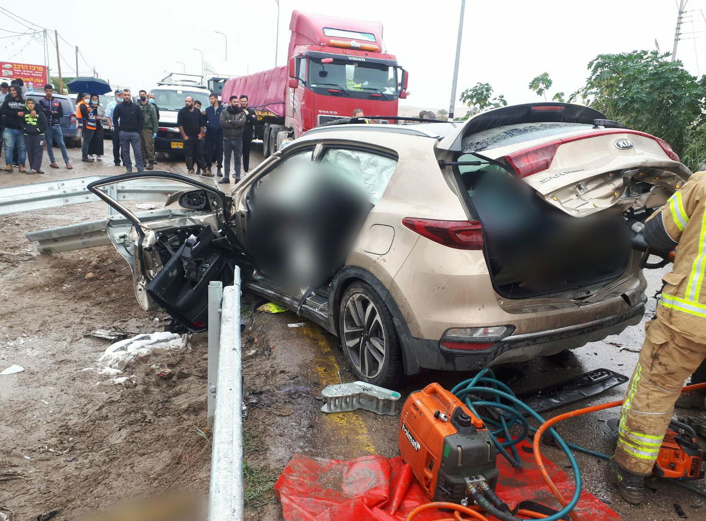 אסון חנוכה: בני זוג חרדים התנגשו במשאית ונהרגו • תיעוד
