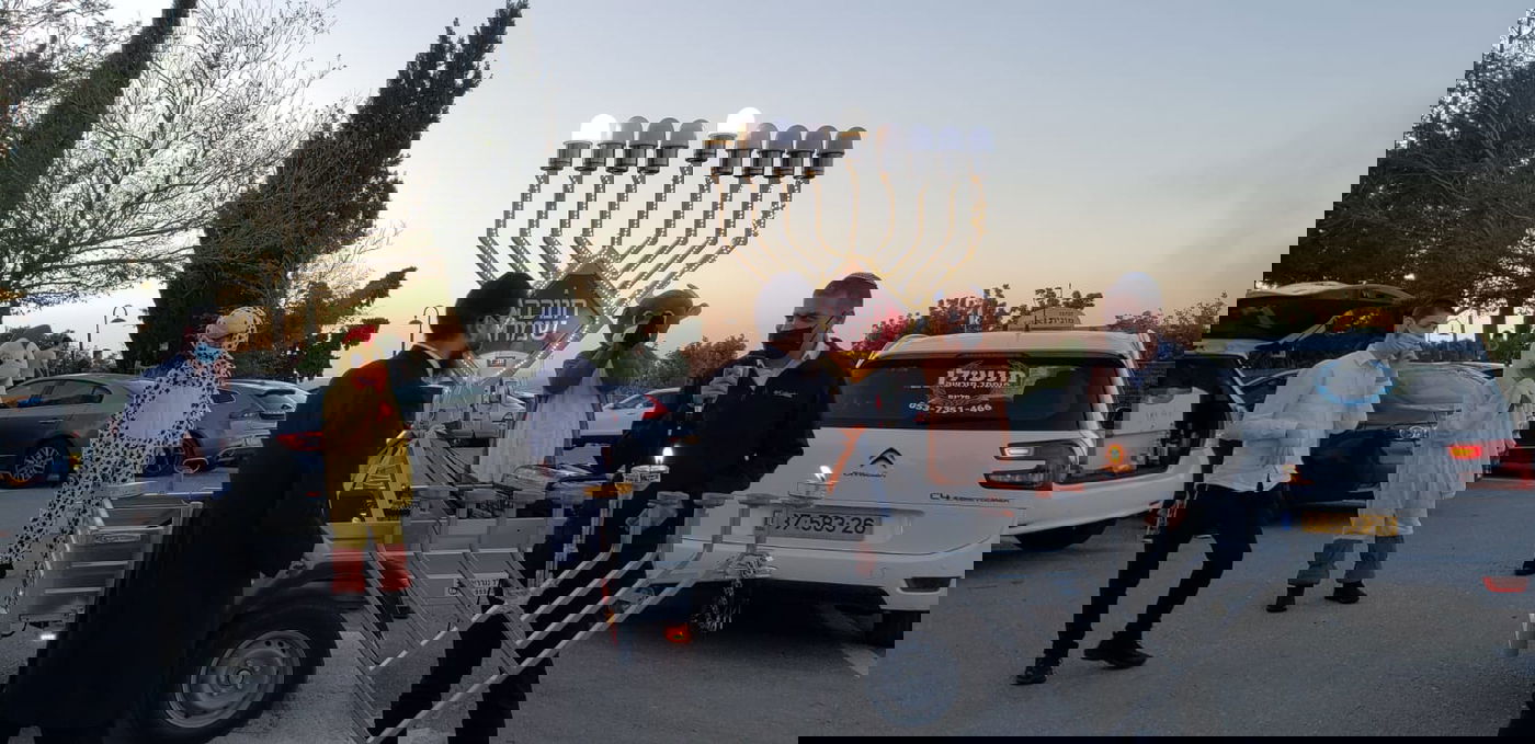 קורונה? החב"דניקים הגדילו את 'מבצע חנוכה'