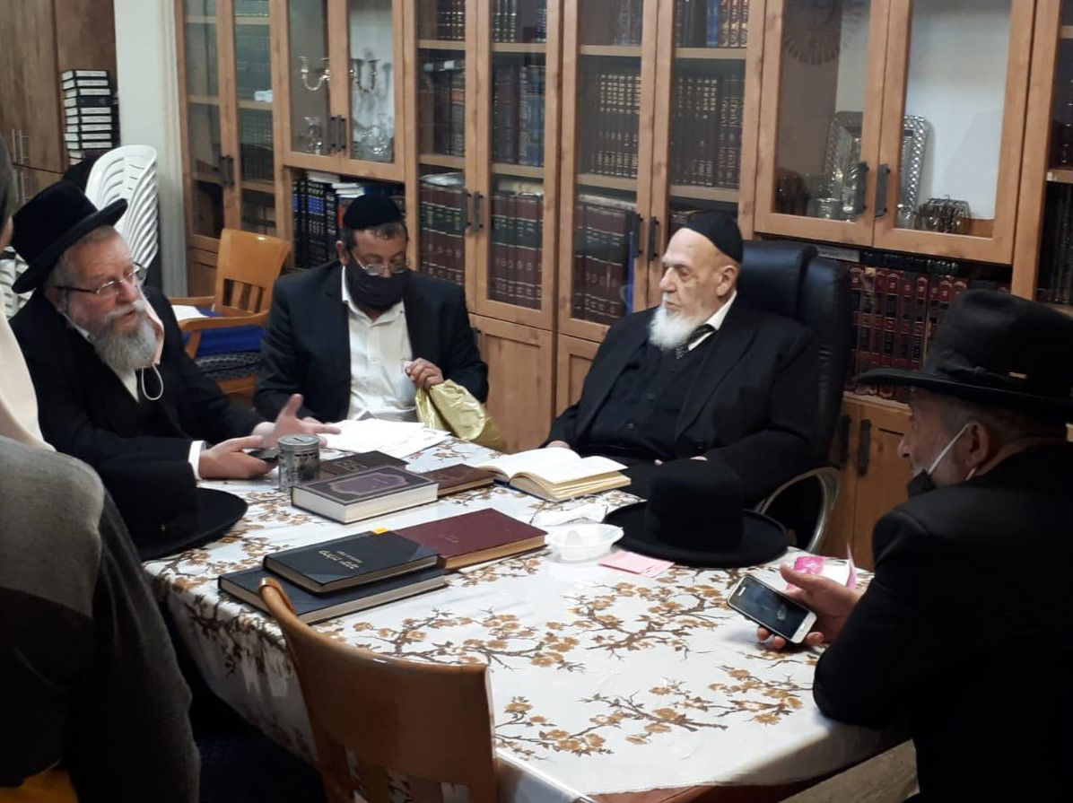 פירר במעונו של נשיא המועצת; מימין: השר דרעי