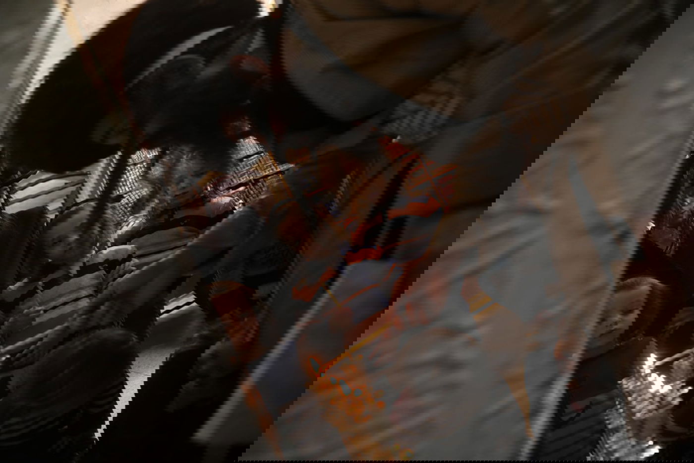 נר שמיני: כך הדליקו חנוכיות במאה שערים