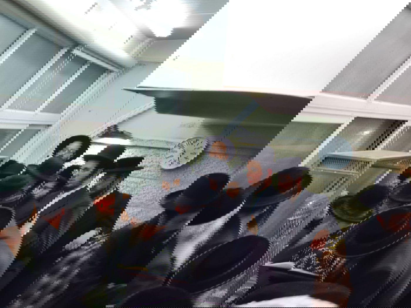 תיעוד: גאב"ד העדה בהדלקת נר שמיני של חנוכה