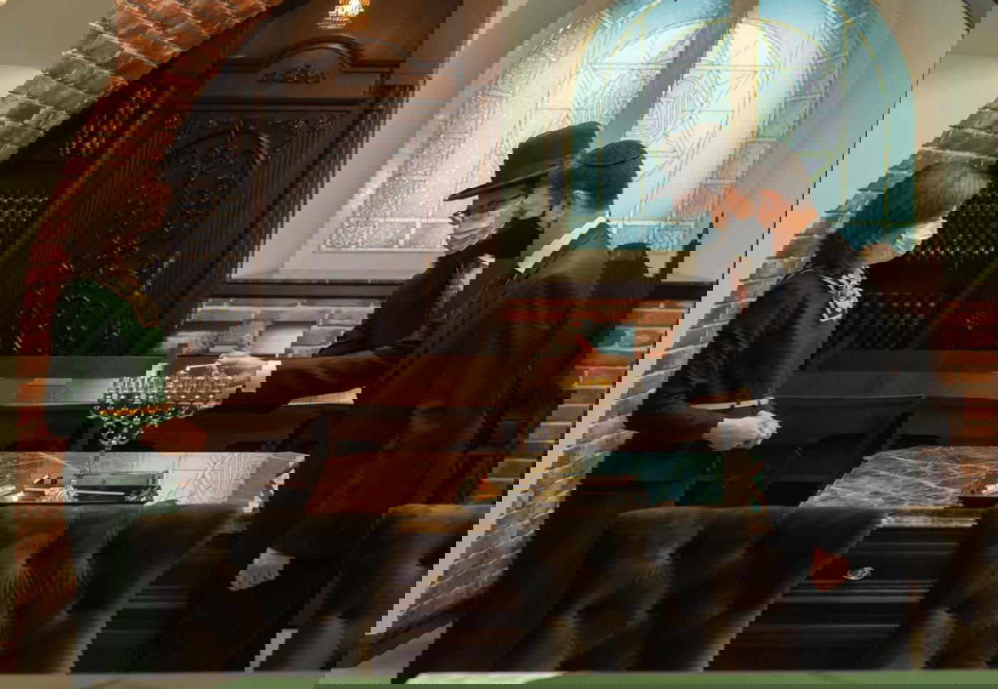 לראשונה: נשיא מולדובה הדליק עם הקהילה