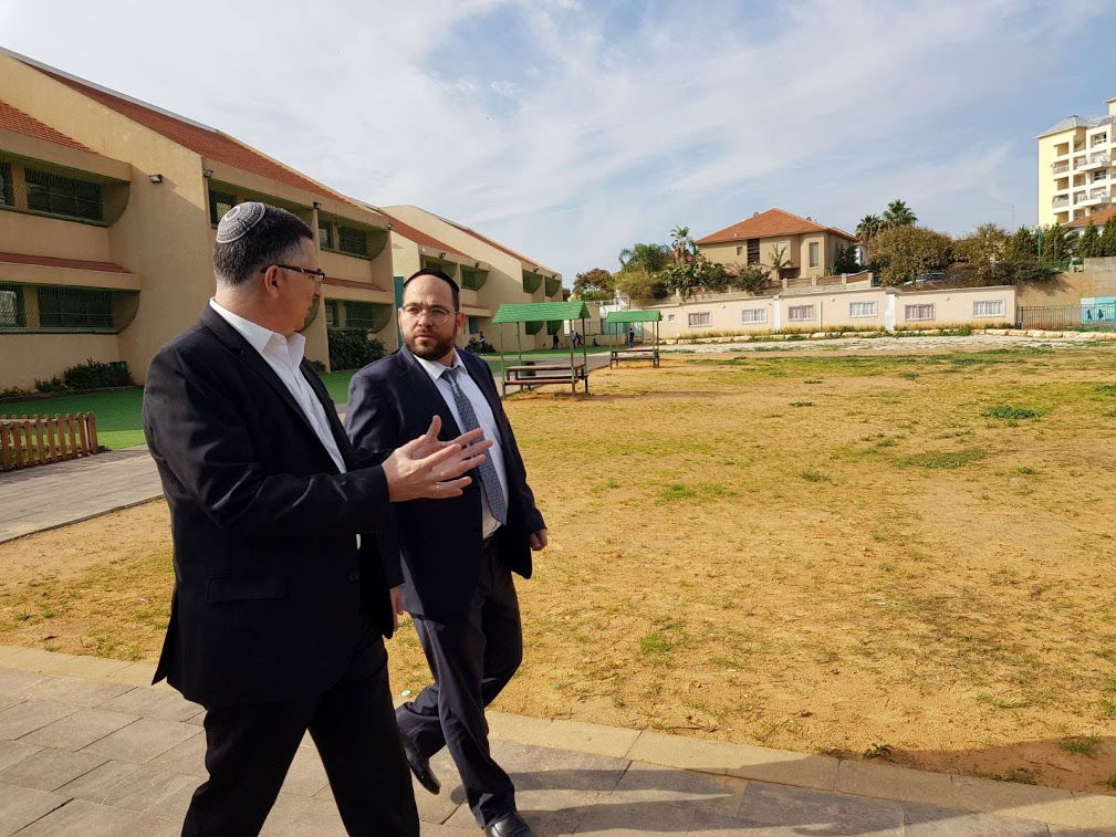 גדעון סער כשר החינוך עם כותב השורות