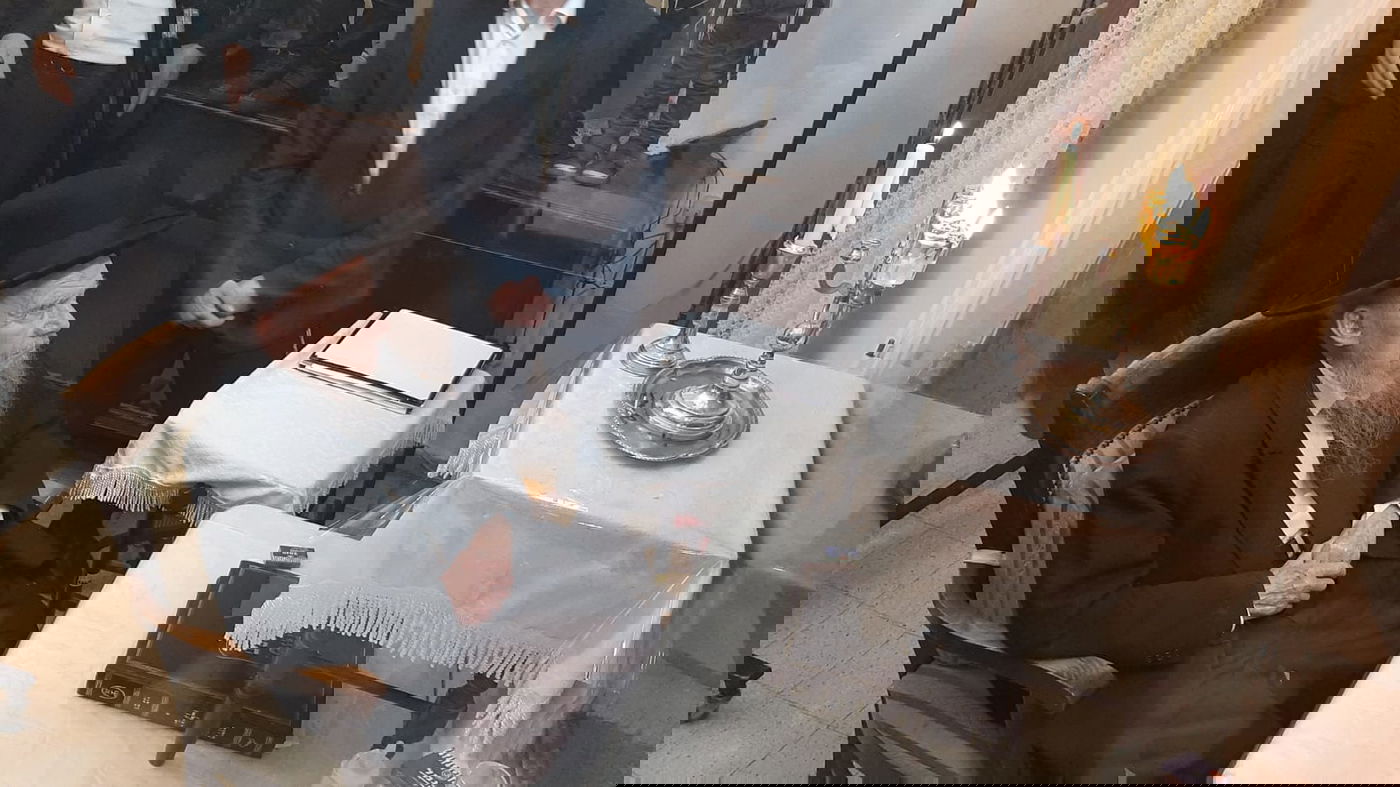 'זאת חנוכה': ההדלקה אצל 'ראש הישיבה'