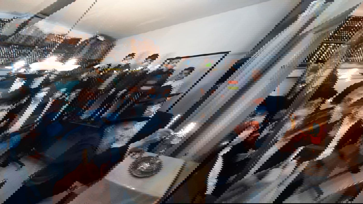 'זאת חנוכה': ההדלקה אצל 'ראש הישיבה'