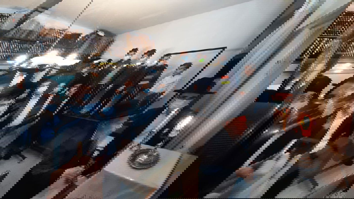 'זאת חנוכה': ההדלקה אצל 'ראש הישיבה'