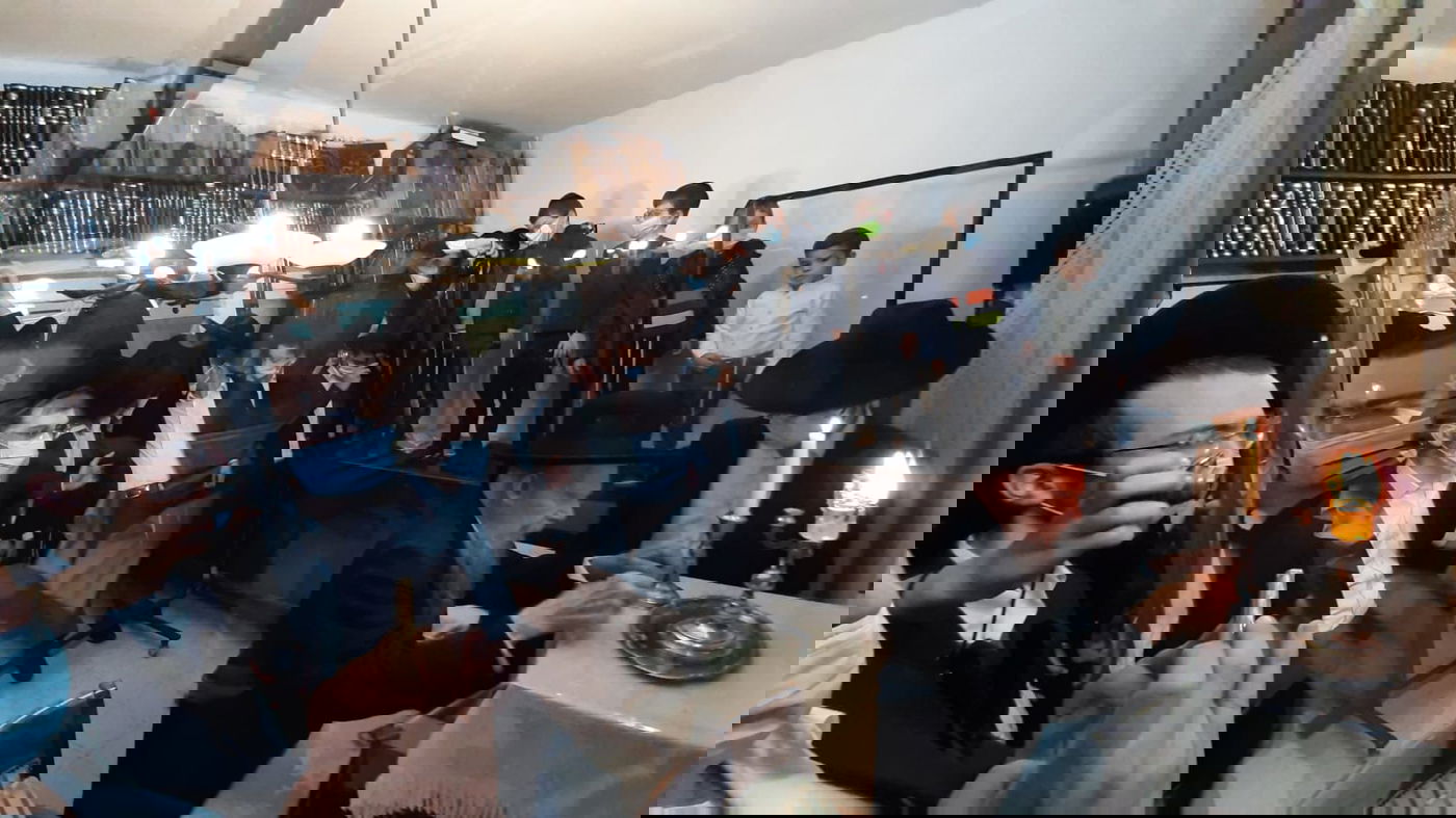 'זאת חנוכה': ההדלקה אצל 'ראש הישיבה'