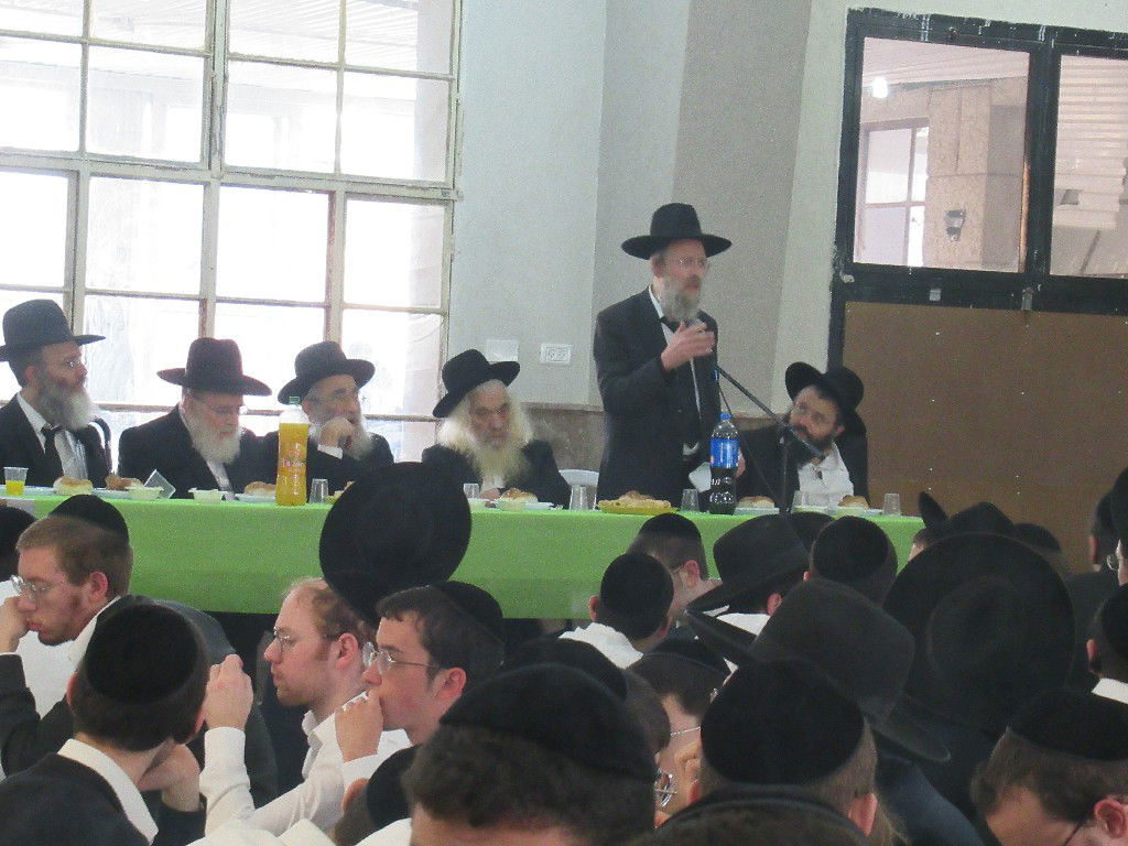 בפוניבז' חגגו: "לא נפגענו מהקורונה" • צפו