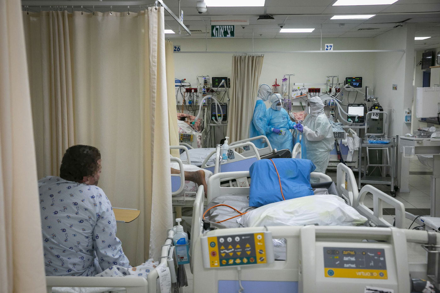 הנר השמיני של חנוכה - במחלקת קורונה • צפו