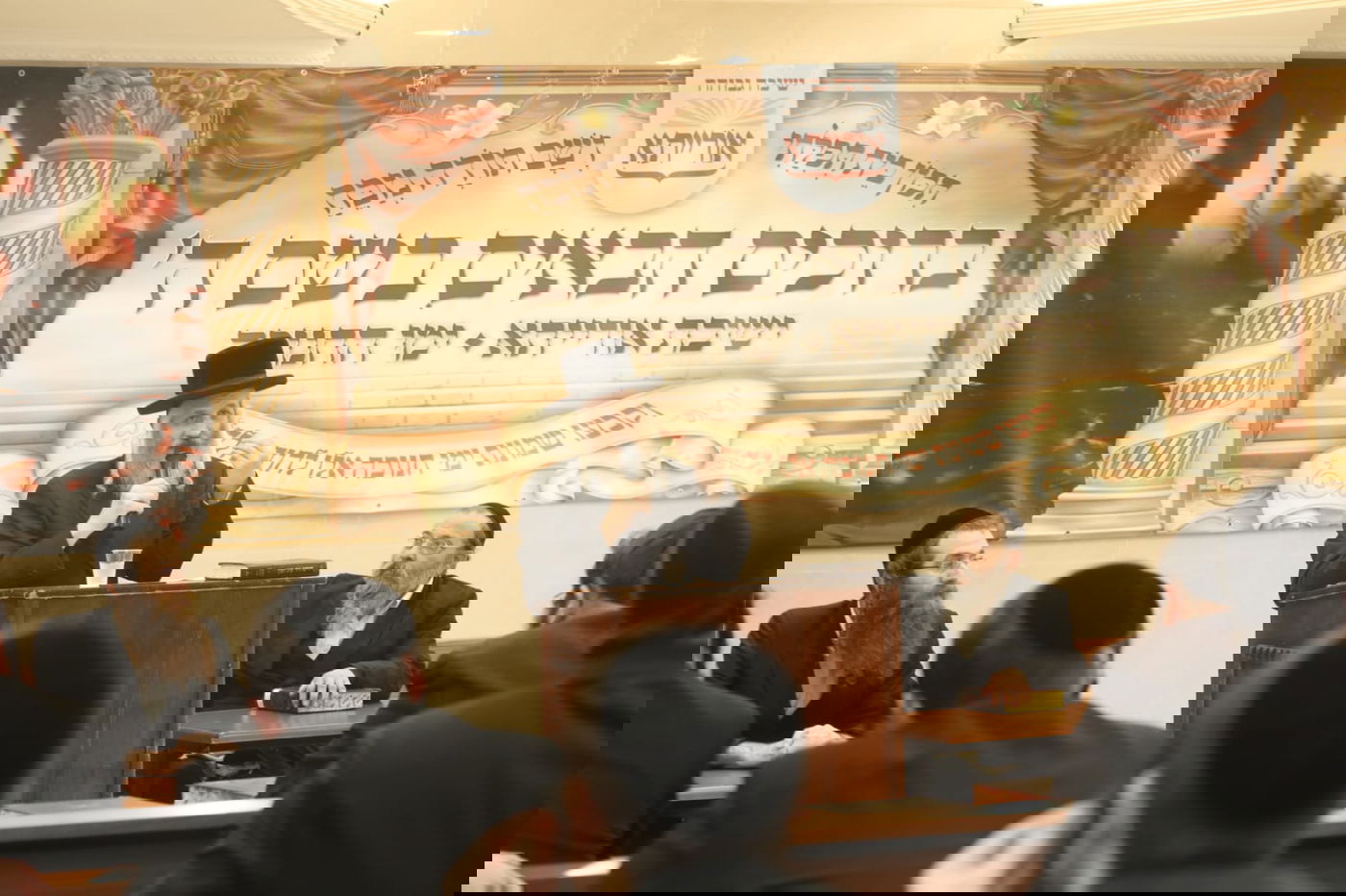 רבנים ואדמו"רים ביקרו את בחורי הישיבה החסידית