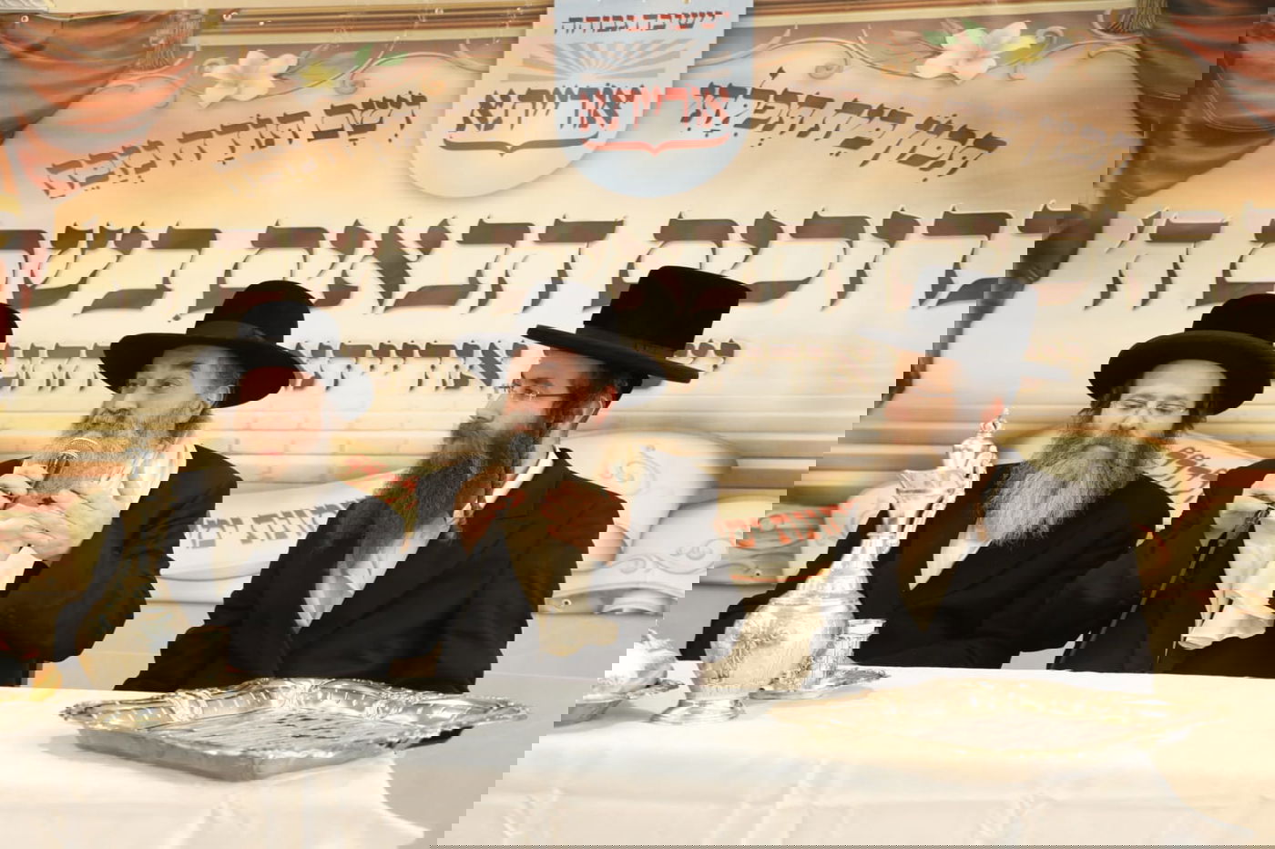 רבנים ואדמו"רים ביקרו את בחורי הישיבה החסידית