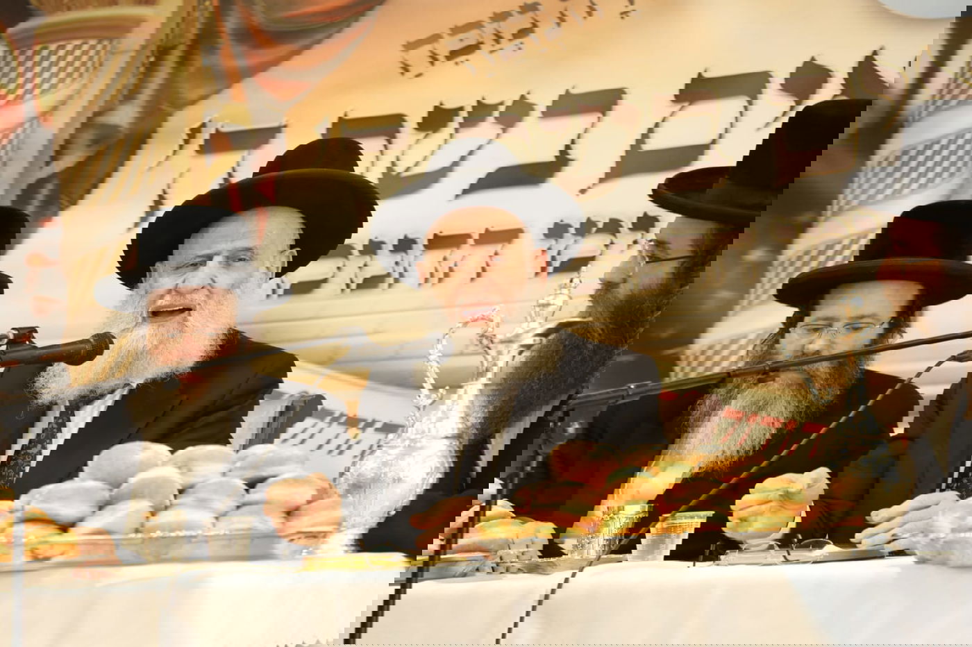 רבנים ואדמו"רים ביקרו את בחורי הישיבה החסידית