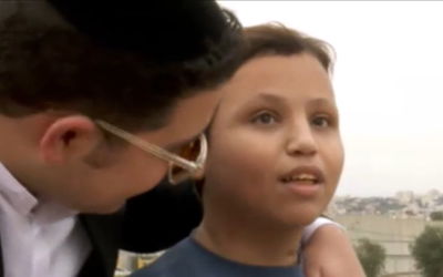 הילד הפלסטיני החולה מכור לשירים חסידיים