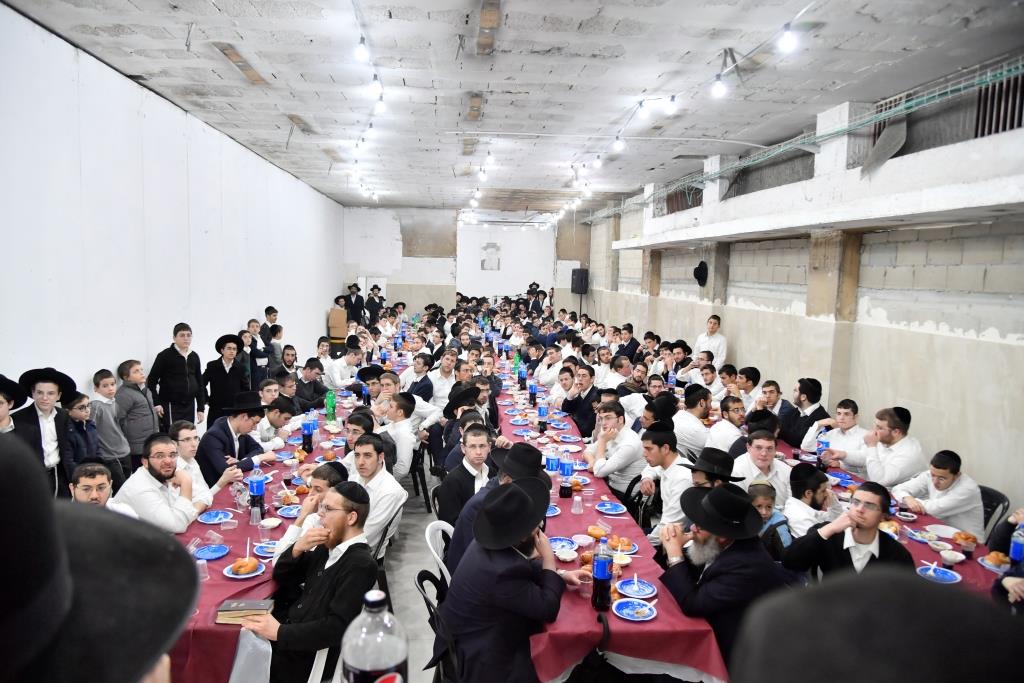 ב'גרודנא' קבעו מזוזות בשילוב מסיבת חנוכה