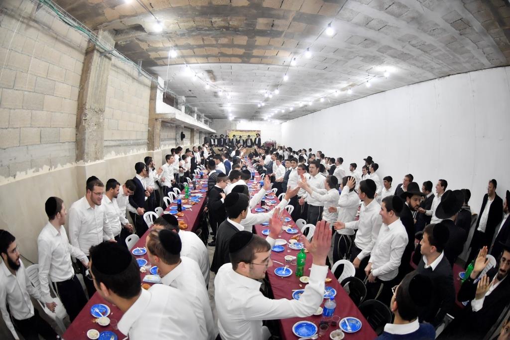 ב'גרודנא' קבעו מזוזות בשילוב מסיבת חנוכה