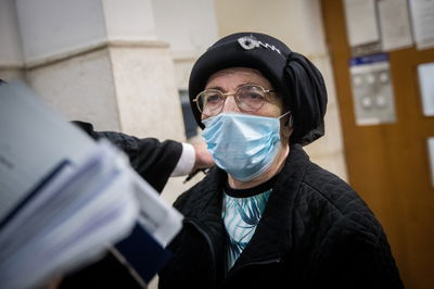 עבודות שירות למטפלת חרדית שטלטלה תינוק שהתעוור