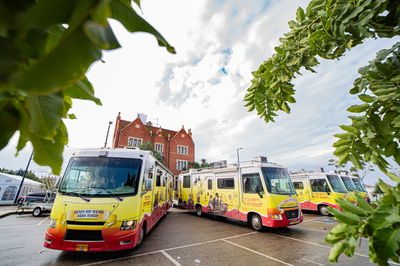 צפו: שיירת הטנקים של חב"ד מסביב לארץ