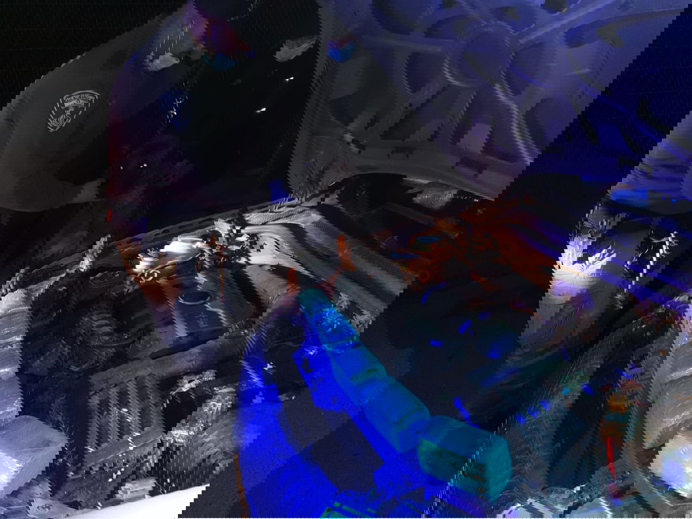 הכלב המשטרתי מצא סמים במכסה המנוע