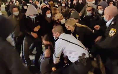 מההפגנה, הערב מול המטה הארצי