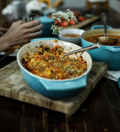 פשטידת כרובית עם רוטב בשמל וטופ פריך