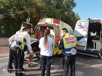 בן 70 התנגש במספר רכבים ונפצע בינוני