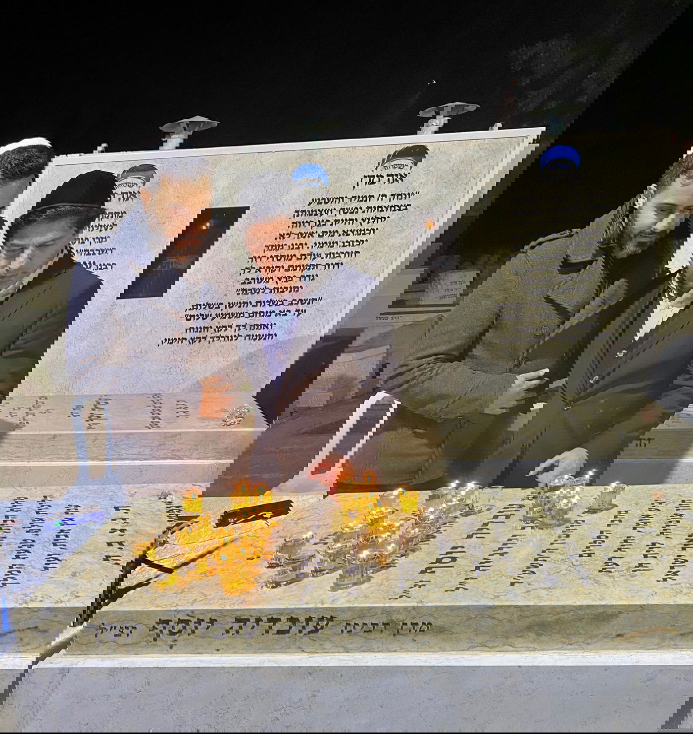 הזמר עידן יניב התפלל בציון של מרן פוסק הדור