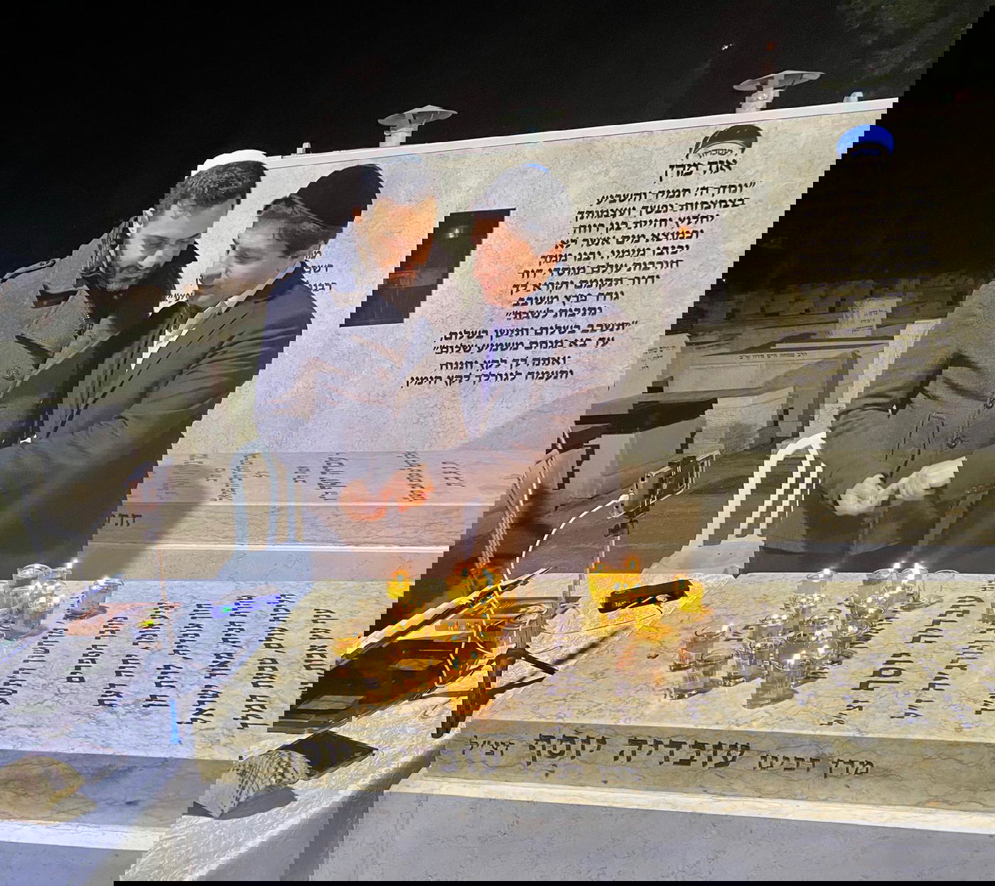 הזמר עידן יניב התפלל בציון של מרן פוסק הדור