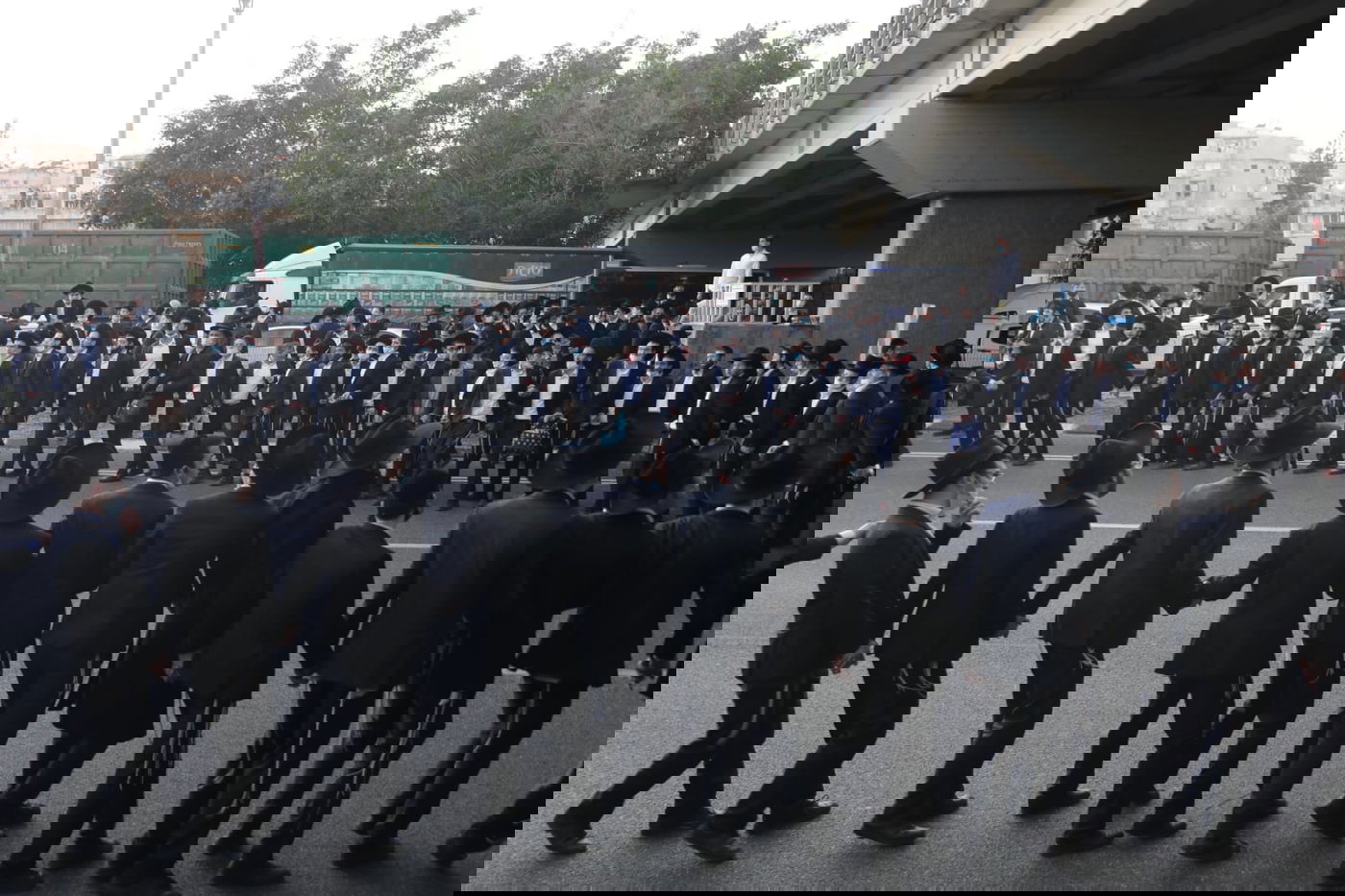 עסקן הפלג לקצין: "לא היה עדיף לשחרר את העציר שלנו?" • צפו