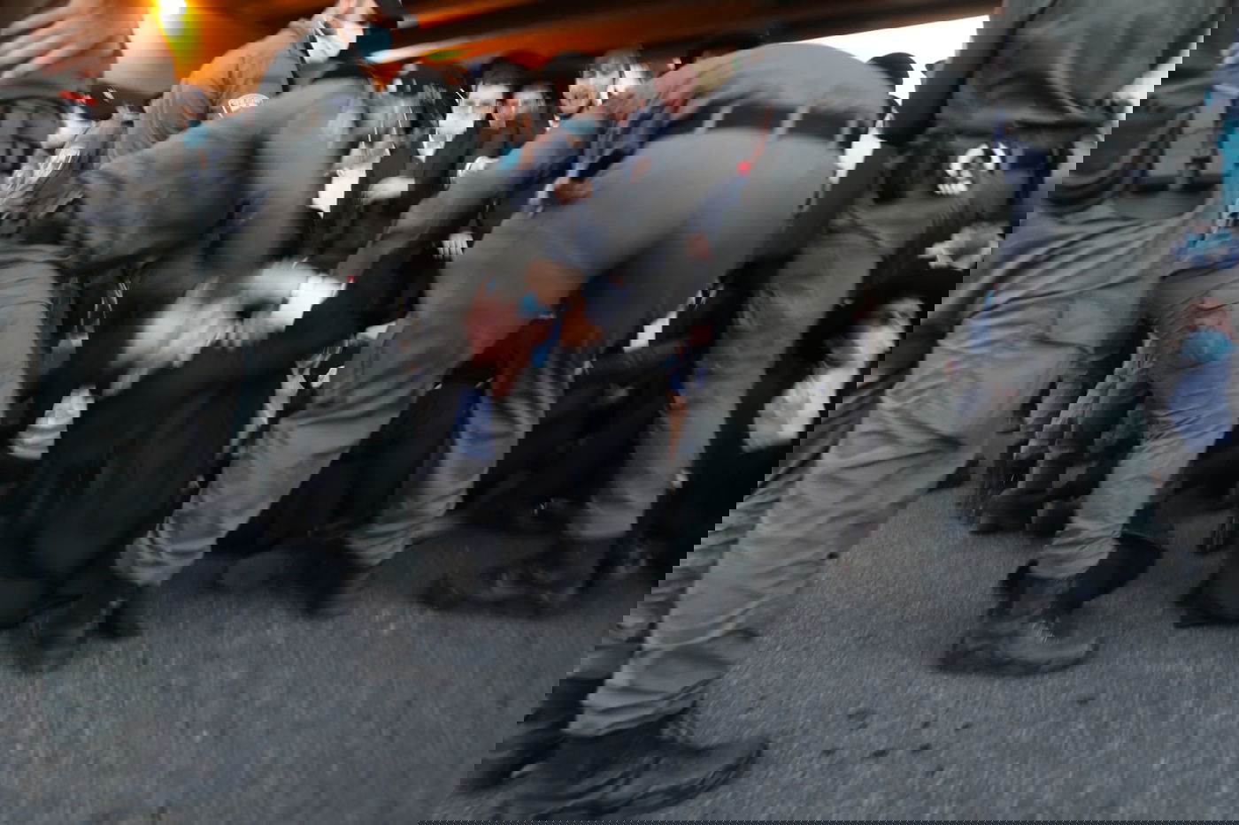 עסקן הפלג לקצין: "לא היה עדיף לשחרר את העציר שלנו?" • צפו