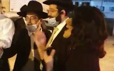 ההגעה לאולם, ותודתה של אם החתן לפקח המחלץ